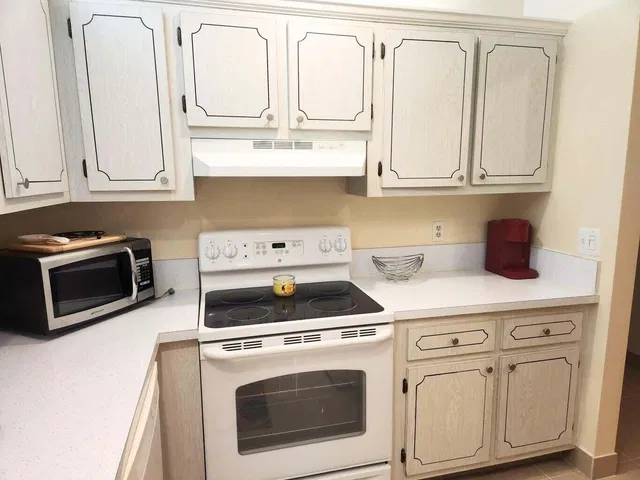 Unit 202 photo 3
