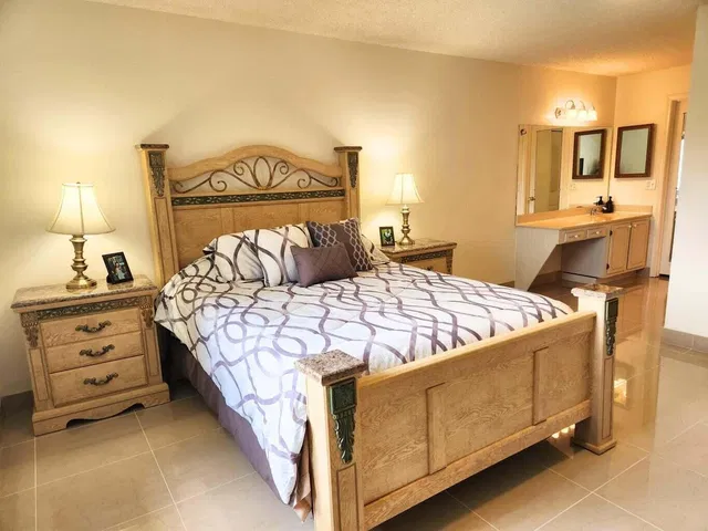 Unit 202 photo 15