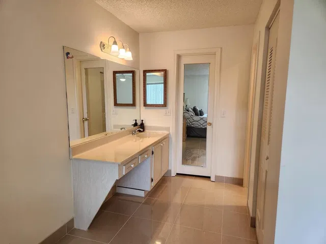 Unit 202 photo 17