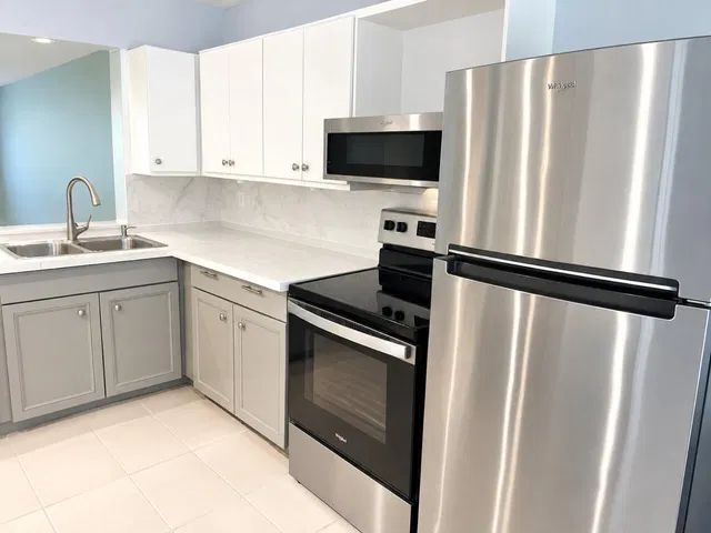 Unit 204 photo 5