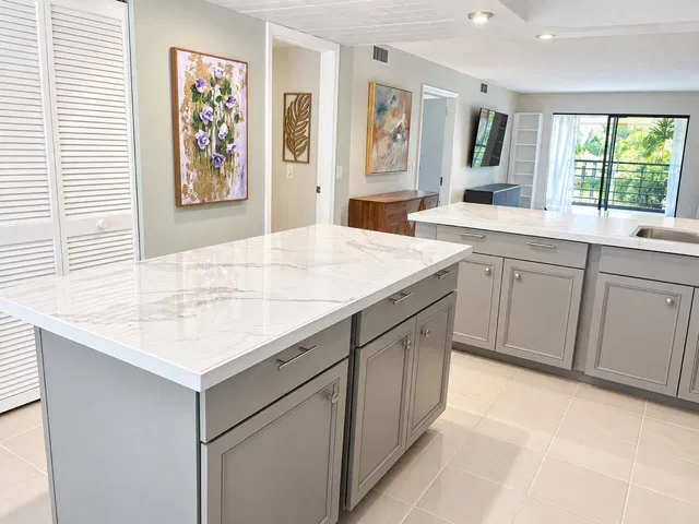 Unit 204 photo 6