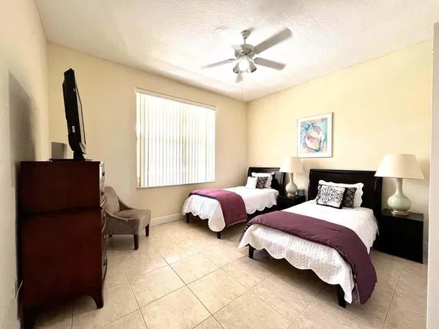 Paddock Park 2 Residence photo 8