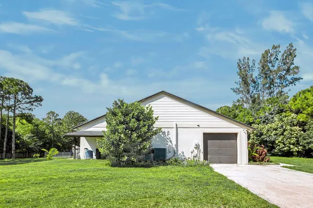 Residence photo 3