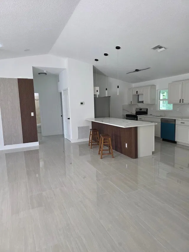  Residence photo 9