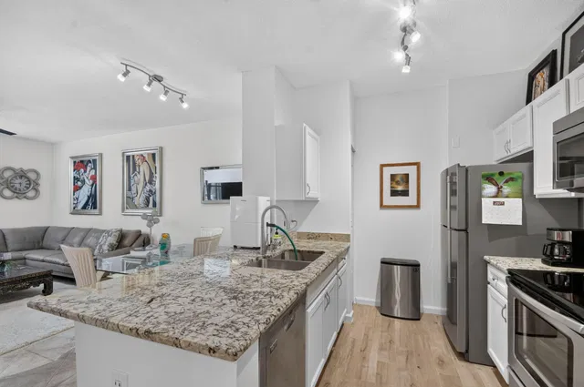 Courtyards in Cityplace Unit 101 photo 2