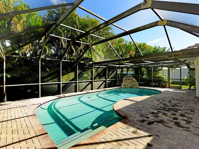Residence photo 3