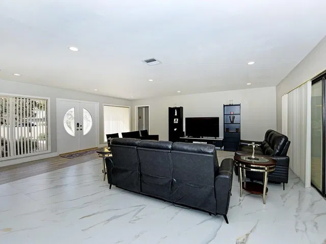 Residence photo 8