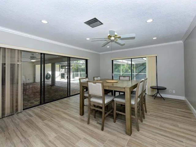 Residence photo 16