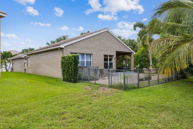  Residence photo 9