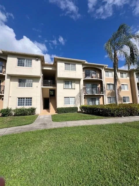 Unit 518 photo 2