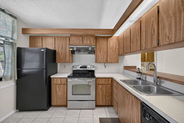 Unit 306 photo 2