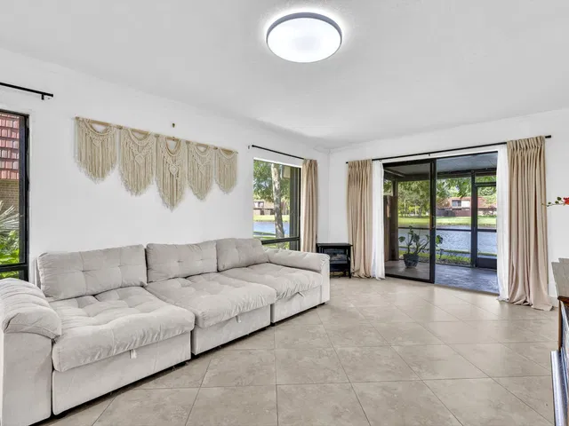Residence photo 2