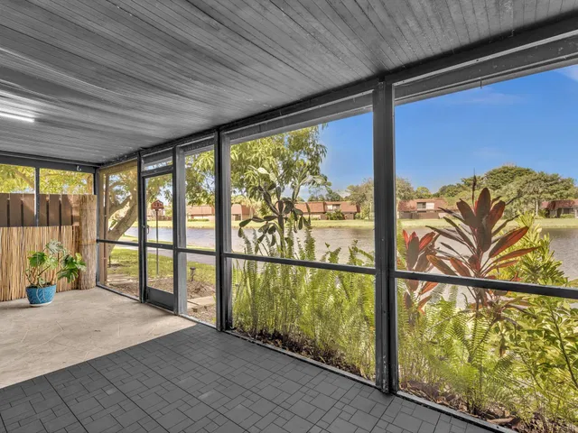 Residence photo 3