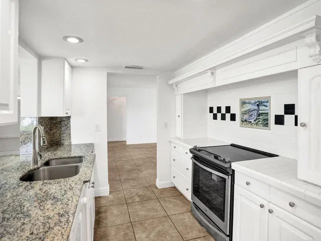 Residence photo 5