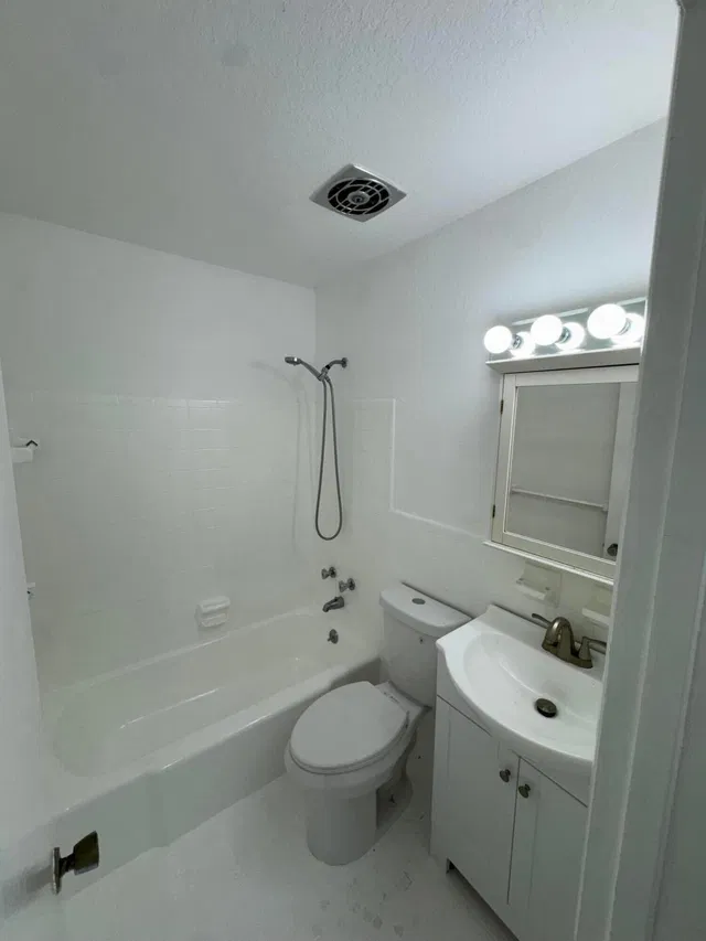 Unit 35 photo 5
