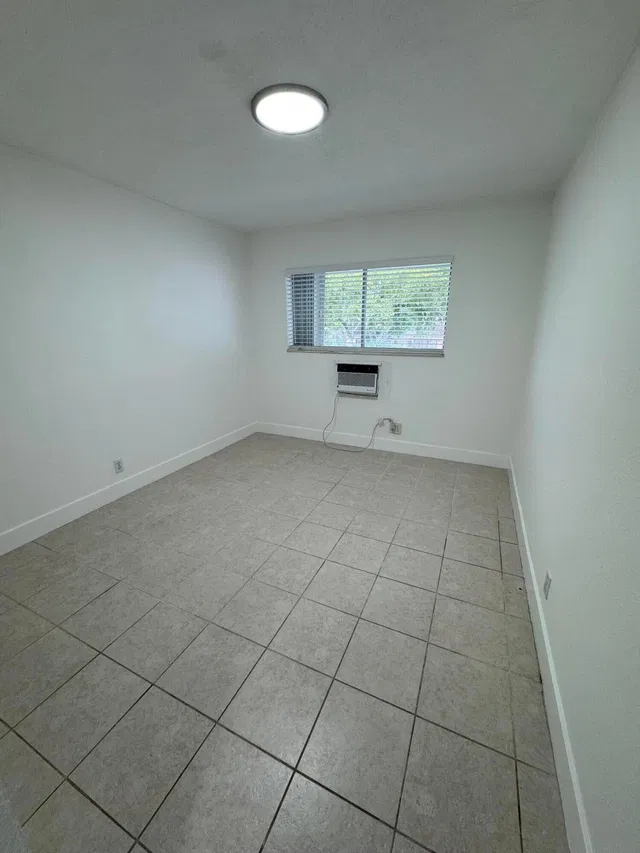 Unit 35 photo 7