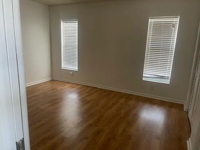 Unit 119 photo 4