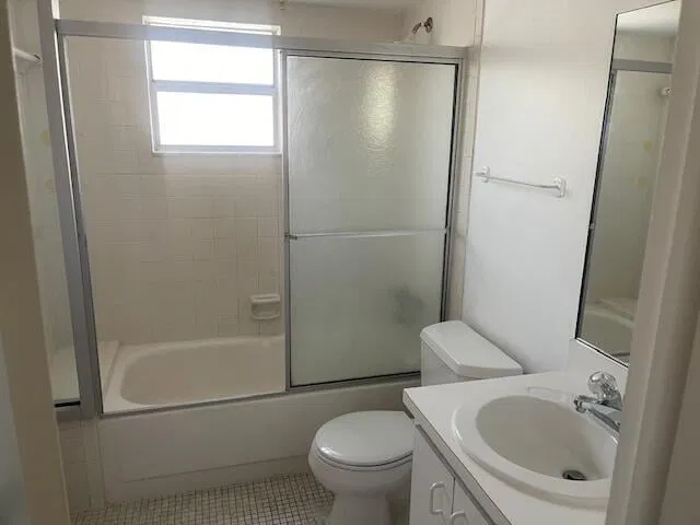 Unit 119 photo 6