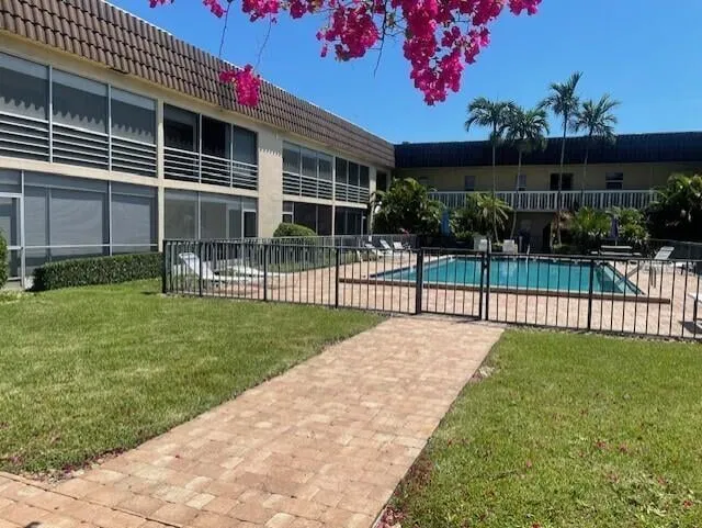 Unit 119 photo 9