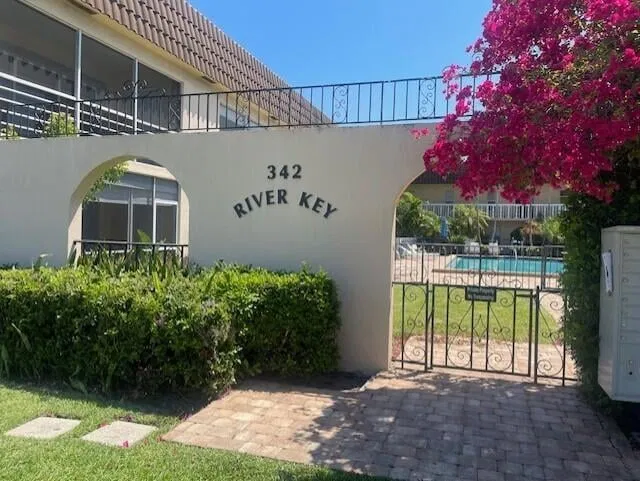 Unit 119 photo 11