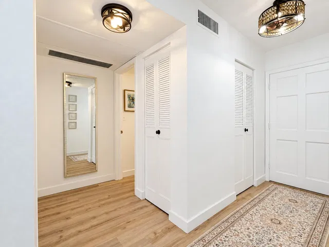  Residence photo 17