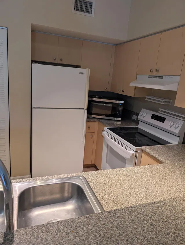 Unit 205 photo 10