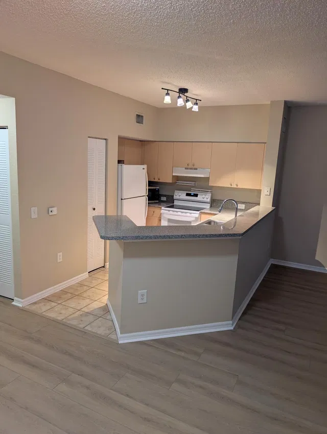 Unit 205 photo 20