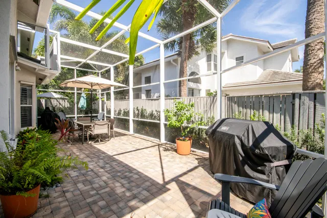  Residence photo 32
