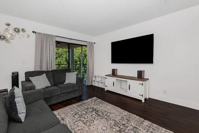  Unit 502 photo 7