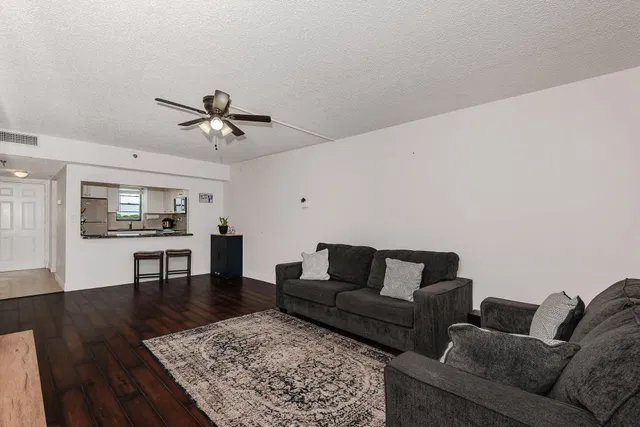  Unit 502 photo 9
