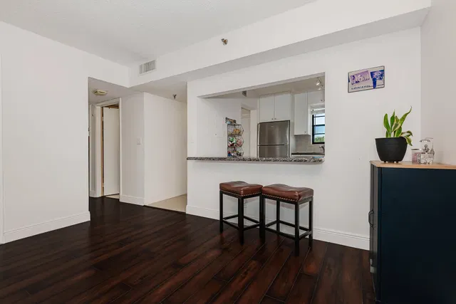  Unit 502 photo 11