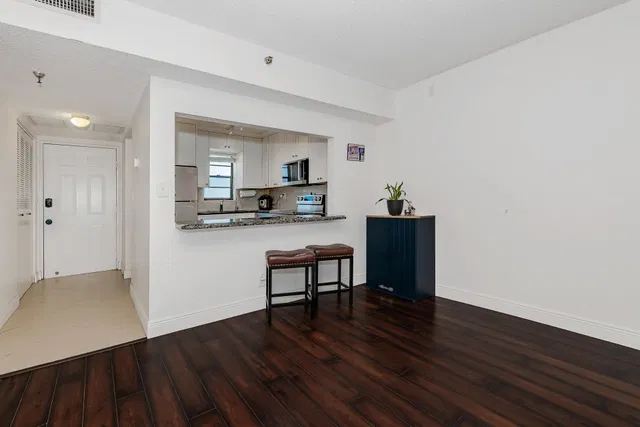  Unit 502 photo 12