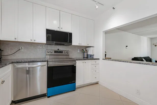  Unit 502 photo 15