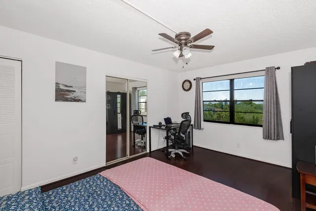  Unit 502 photo 18