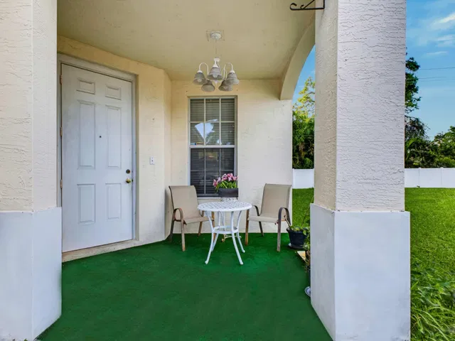 Residence photo 3