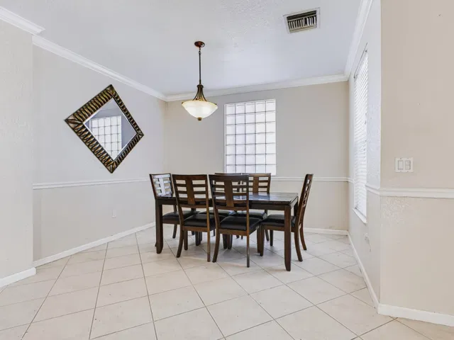Residence photo 9