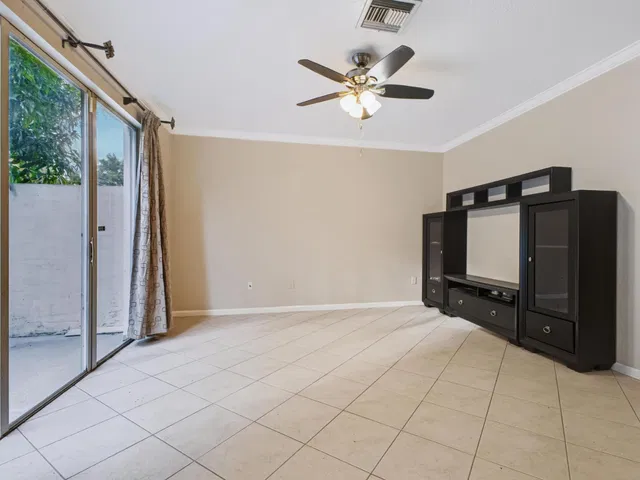 Residence photo 11