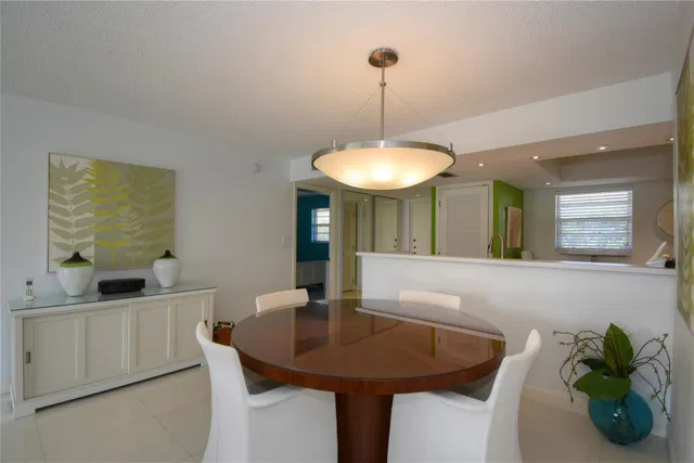 Unit 323 photo 8