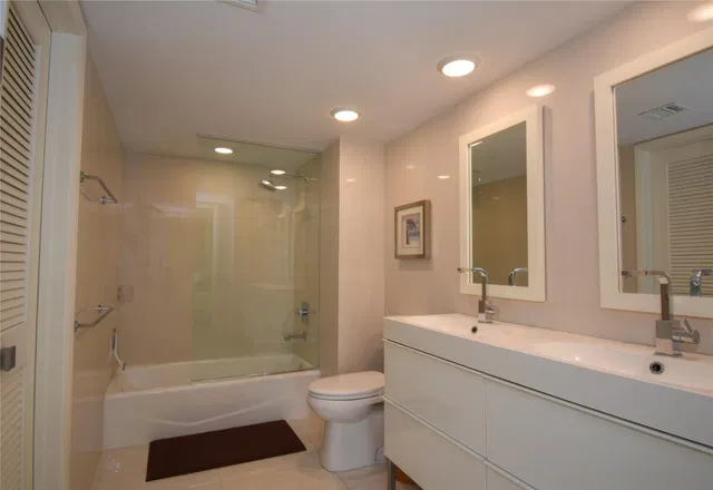 Unit 323 photo 17