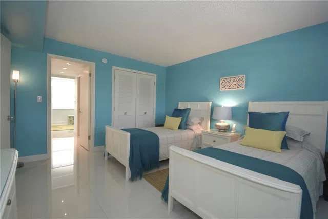 Unit 323 photo 19
