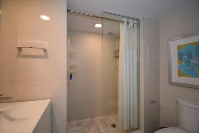 Unit 323 photo 21