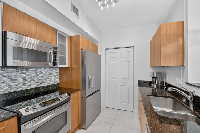 Boynton Beach Club Unit 1403 photo 7