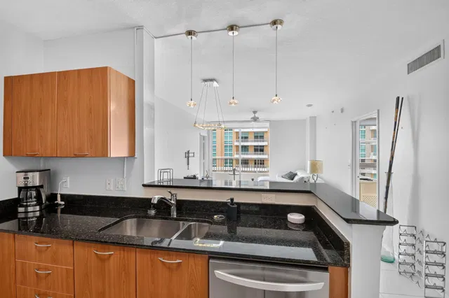 Boynton Beach Club Unit 1403 photo 8