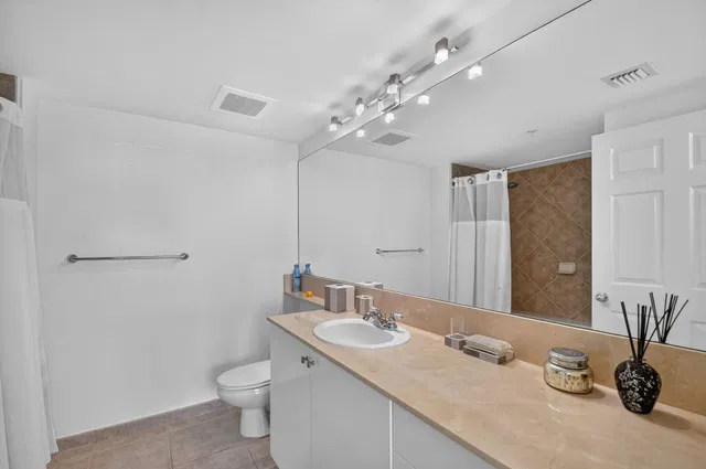 Boynton Beach Club Unit 1403 photo 17