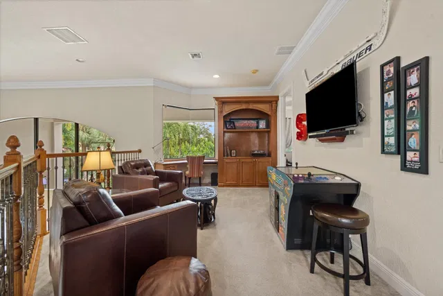  Residence photo 30