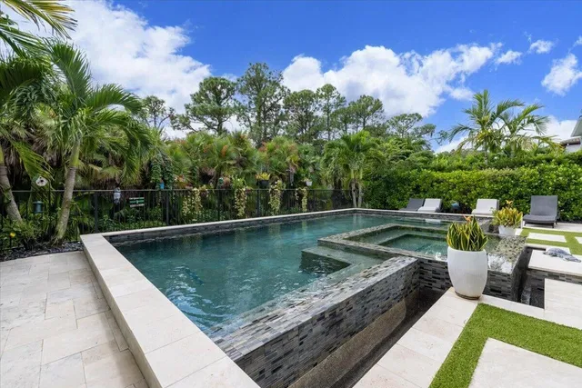  Residence photo 77