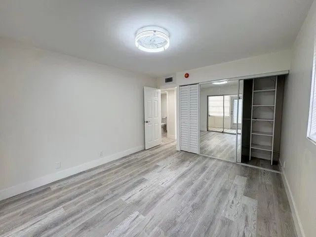 Unit C photo 8