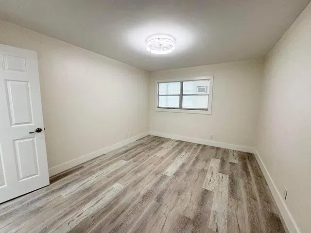 Unit C photo 10