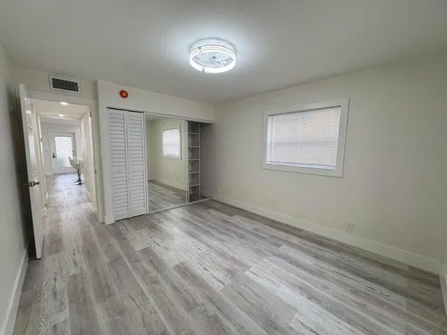 Unit C photo 13