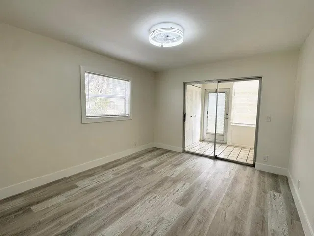 Unit C photo 14